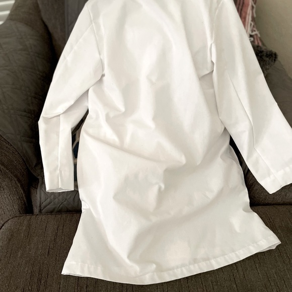 Sanibel Scrubs lab coat. Size Medium - Picture 3 of 5